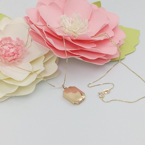 Vintage 10K YG Tiny Locket with Chain - Picture 2 of 15